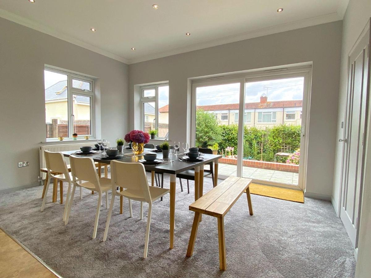 Beautiful Large 4 Bedroom House - 5 Minute Walk To The Best Beach! - Great Location - Garden - Parking - Fast Wifi - Smart Tv - Newly Decorated - Sleeps Up To 10! Close To Bournemouth & Poole & Sandbanks Esterno foto